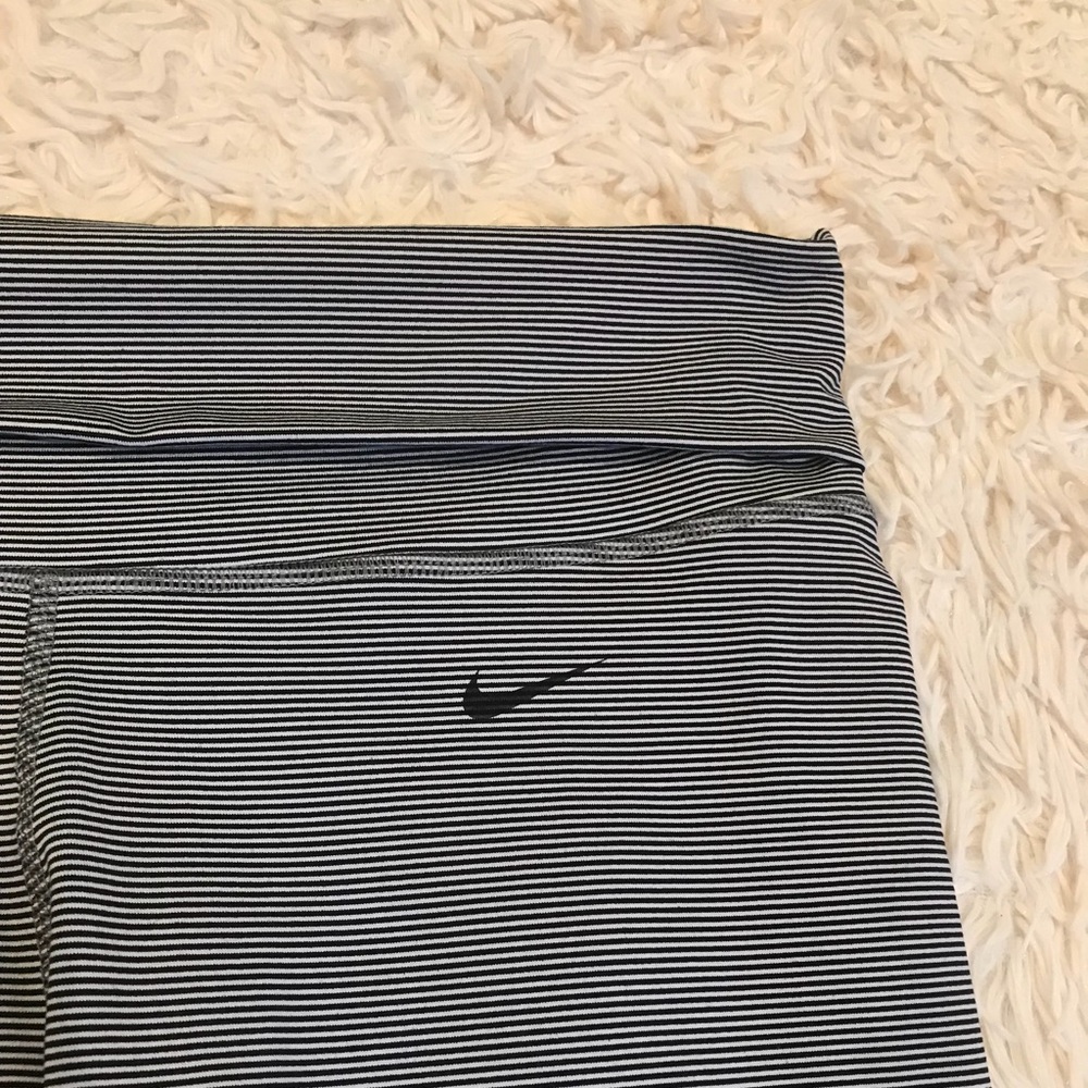 Nike folded waistband crop leggings